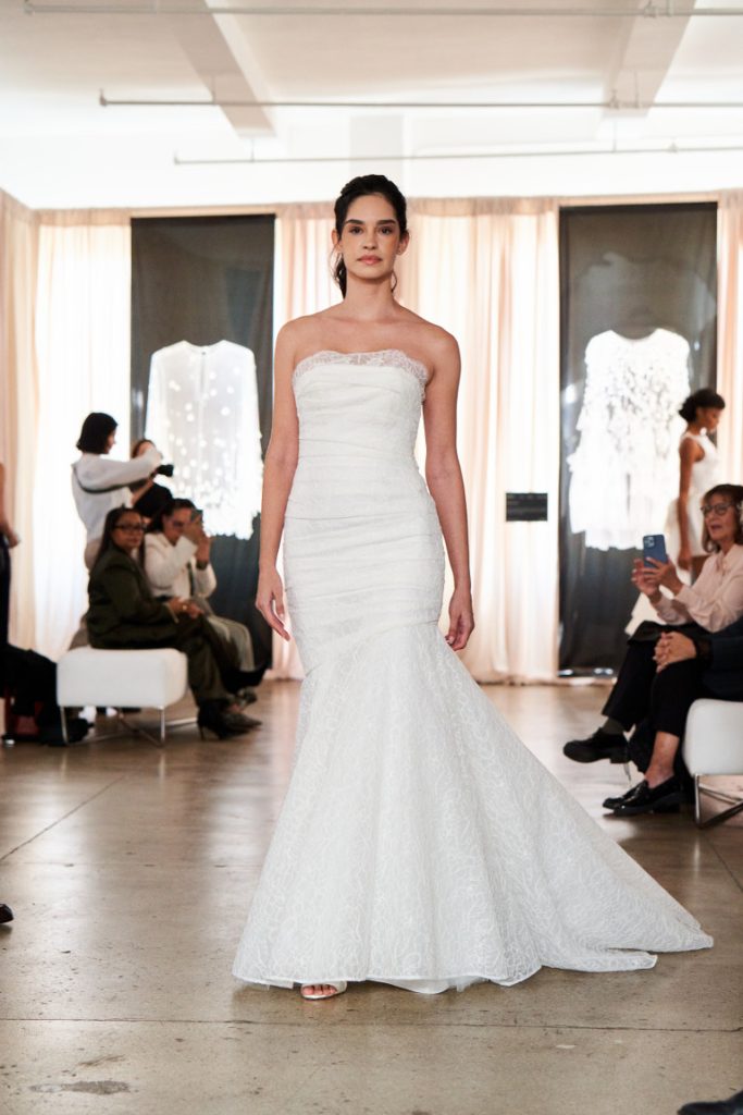 Gli abiti da sposa di Peter Langner visti ai raggi X
alla New York Bridal Fashion Week 2024